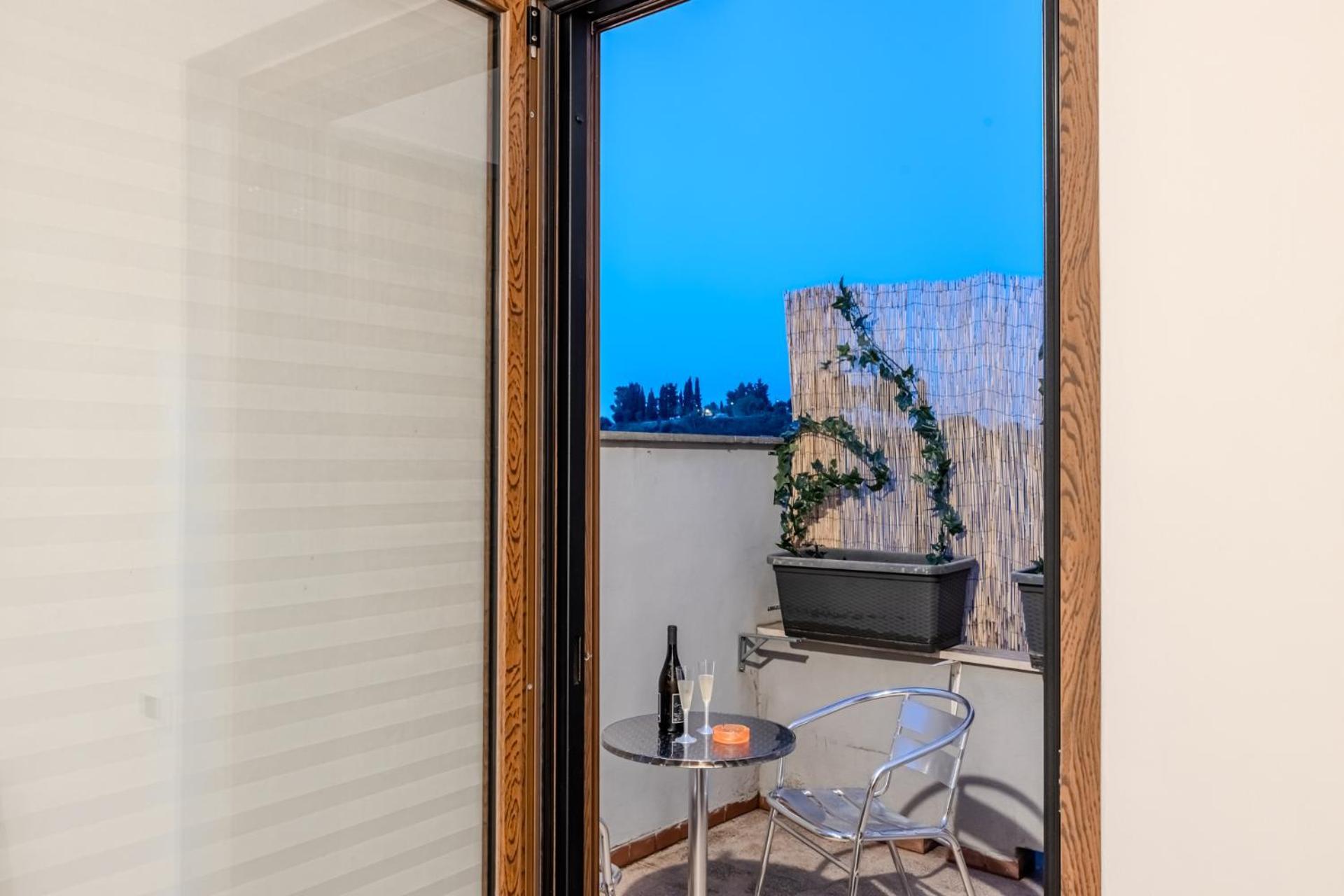 Vatican, 2 Bedrooms With Terraces And Garage